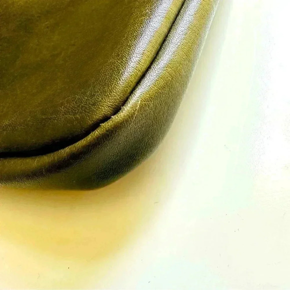 NWOT Matt & Nat 15" Vegan Laptop Case -
Vintage - Olive - Picture 5 of 9